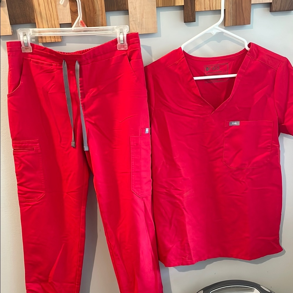 Figs Scarlet Scrub Set
